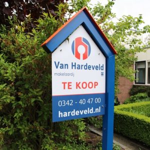 makelaarsbord 82
