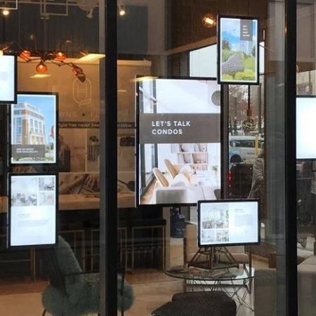 Vitrinemedia A2 A3 en formaat A4 displays verspingend opgehangen