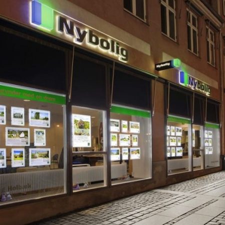 Vitrinemedia A3 en A4 LED Displays gecombineerd