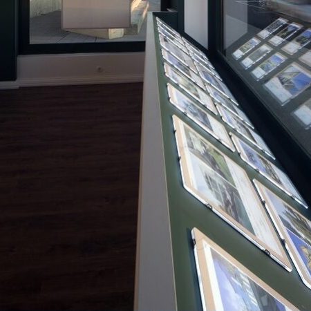 Vitrinemedia A3 displays formaat liggend in interieurbak