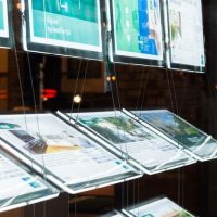 Vitrinemedia A3 afbeelding ingezoomd van gekanteld opgehangen