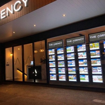 Vitrinemedia Panorama Banners en A3 Led displays