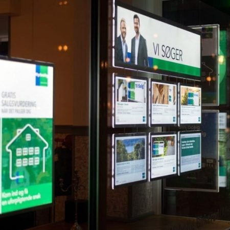 Vitrinemedia raampresentatie Panorma Banner en A3 LED Displays