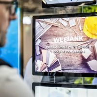 VM two A4 en A3 3 Raampresentatie Reclameborden Totaal